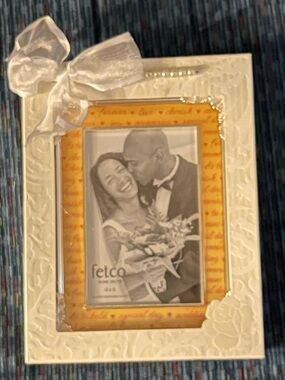 Fetco White Embossed Floral 4x6 Photo Frame with Satin Bow
